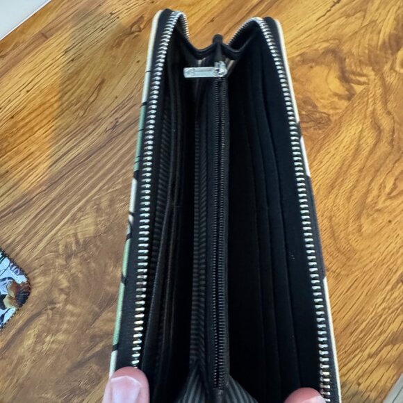 Mickey Mouse Loungfly Wallet - Picture 4 of 4